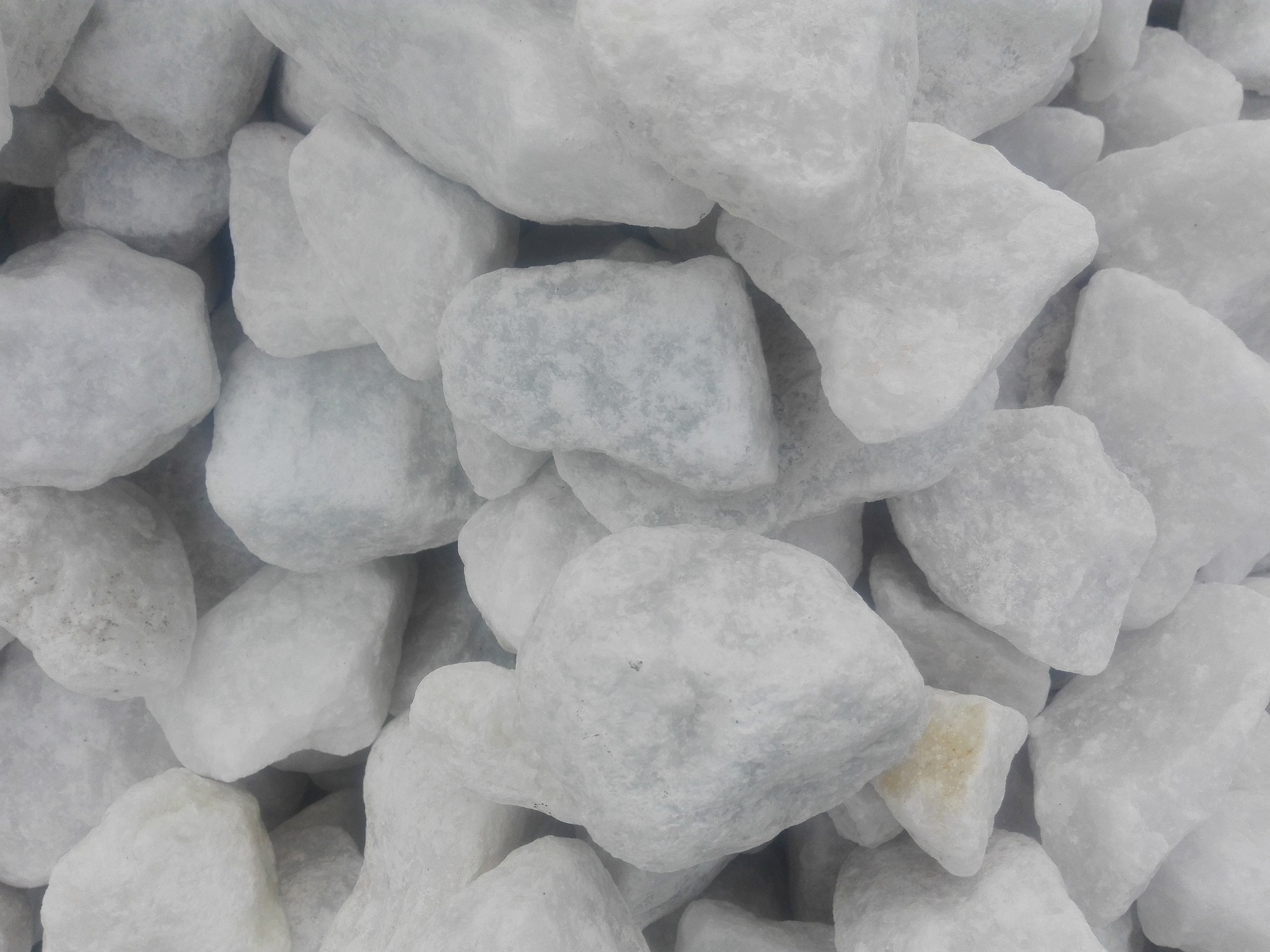 File:Calcium carbonate rocks.jpg - Wikimedia Commons