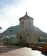 Torre-Campanario de Santa María de la Villa, sobre un cubo de muralla del Castillo de la Villa.