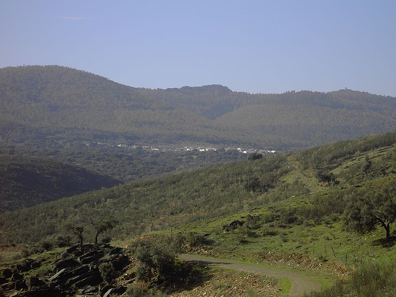 File:Campillo de Deleitosa desde La Herguijuela.jpg