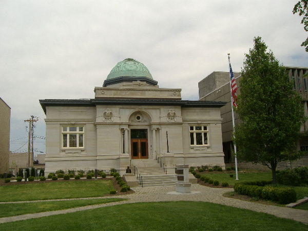 Frontal view of the Carnegie Library in Warder Park, Jeffersonville