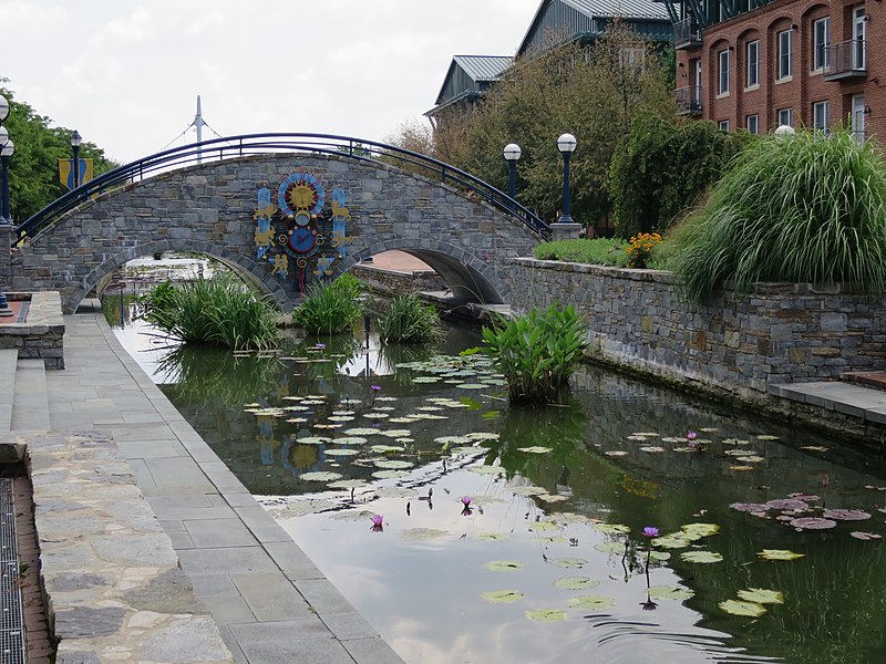 File:Carroll Creek bridge - panoramio.jpg