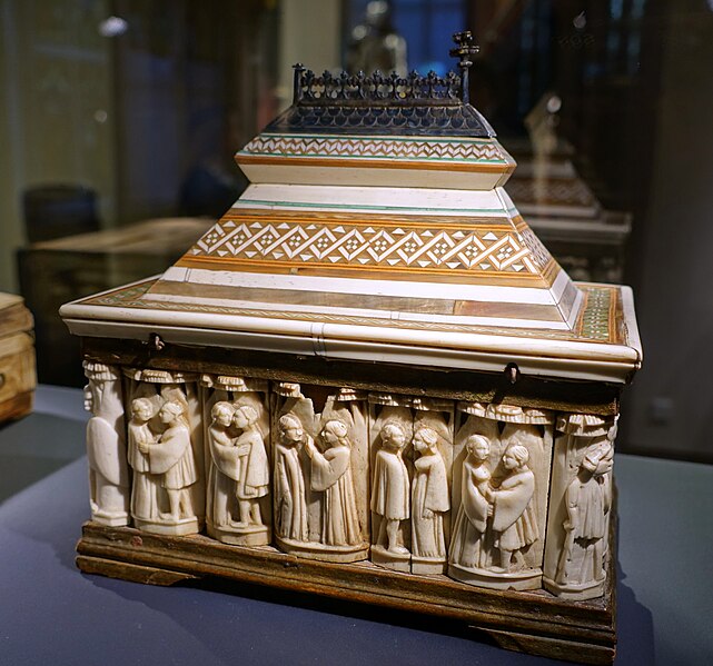 File:Casket by the Embriachi Workshop, Venice, early 1400s, bone, wood, silvered bronze - Hessisches Landesmuseum Darmstadt - Darmstadt, Germany - DSC00431.jpg