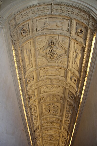 File:Ceiling of Escalier Henri II in the Louvre (28253420126).jpg