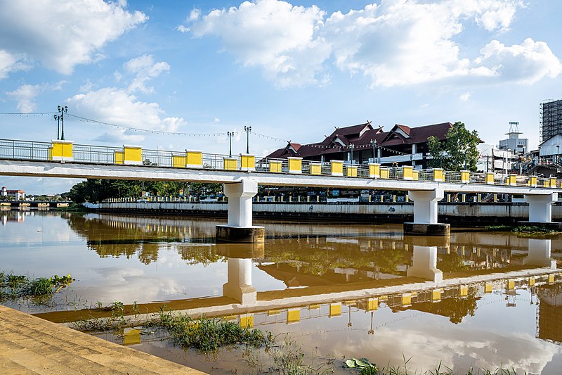 File:Chansom Memorial Bridge.jpg