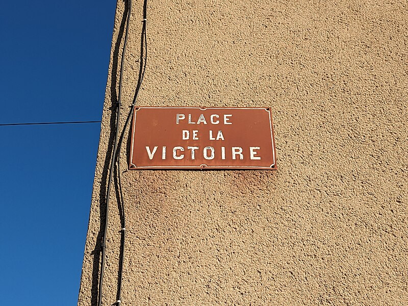 File:Charolles - Place de la Victoire - Plaque.jpg