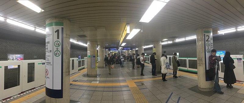 File:Chiyoda Line - Kitasenju Station platforms - Platform doors panorama - Oct 26 2019.jpeg