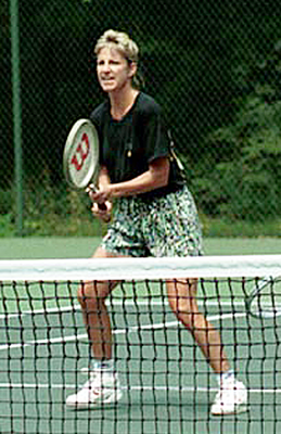 Chris Evert jucând tenis la Camp David.png