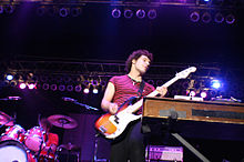 Wolfmother bass guitarist, Chris Ross, performing in May 2007 Chris Ross May 2007.jpg
