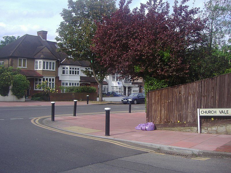 File:Church Vale at junction of Creighton Avenue - geograph.org.uk - 2407592.jpg