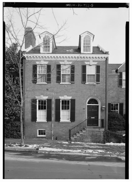 File:Close view of the north end of the west elevation, with scale - Ambassador Bruce House, 1422 Thirty-Fifth Street, Northwest, Washington, District of Columbia, DC HABS DC,GEO,229-5.tif