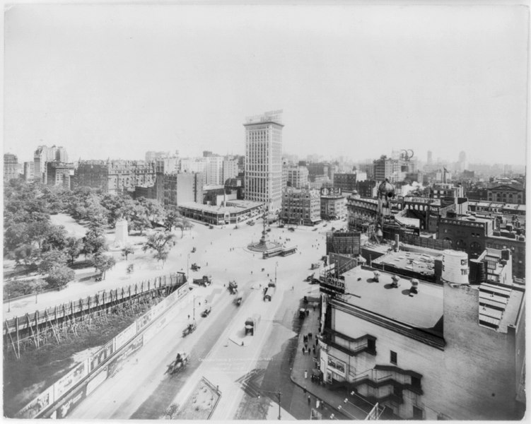 File:Columbus Circle and Central Park, looking south LCCN2003678148.tif