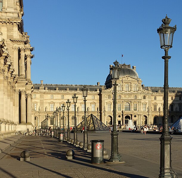 File:Cour Napoléon & Aile Lemercier, Louvre, 23 August 2016.jpg