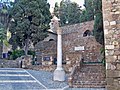 Crucero junto a la entrada de la Alcazaba, 2022-12-30.