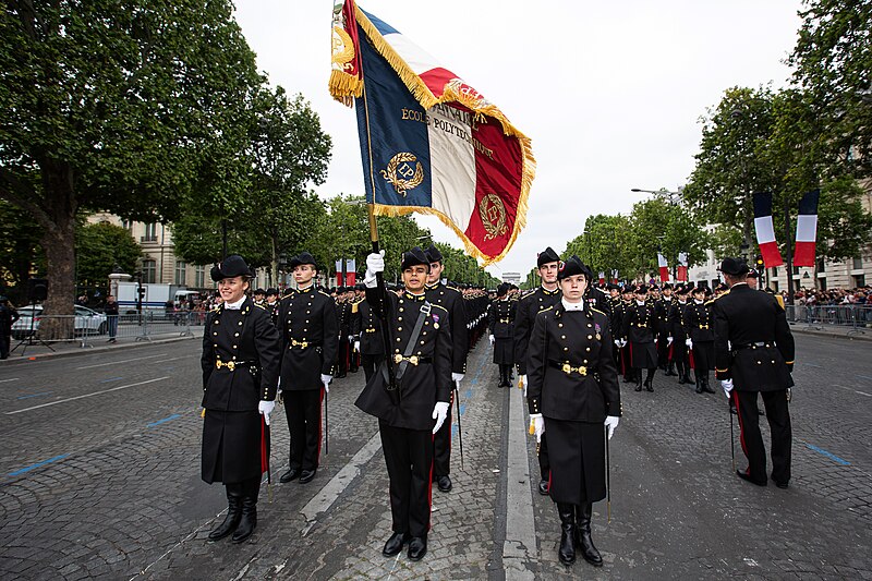 File:Défilé du 14 juillet 2019 pour les élèves de l'Ecole polytechnique - promotion 2018 X18 (48297072782).jpg