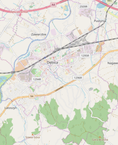 Mapa konturowa Dębicy, blisko centrum na lewo u góry znajduje się punkt z opisem „miejsce zdarzenia”