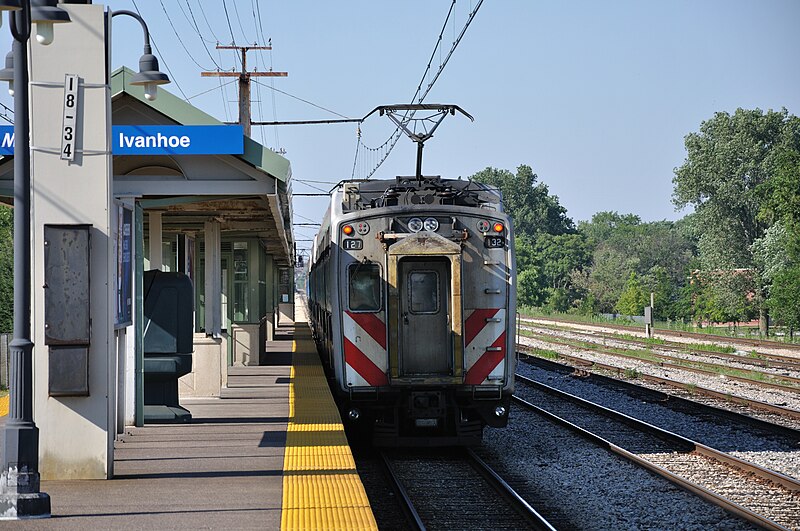 File:Departing Metra Electric District Train at Ivanhoe.jpg