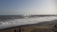 El dia després del temporal Glòria les destrosses eren notables i el mar s'havia endut bona part de la platja, però feia bon temps i les onades eren espectaculars.