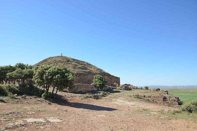 File:Djeddar Monuments funéraires à Frenda wilaya de Tiaret 13.jpg