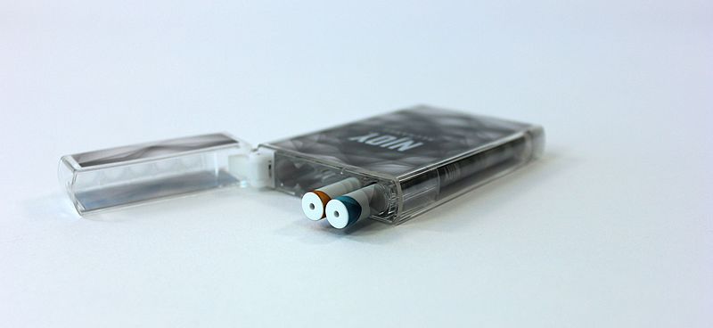 File:E-Cig (24629282364).jpg