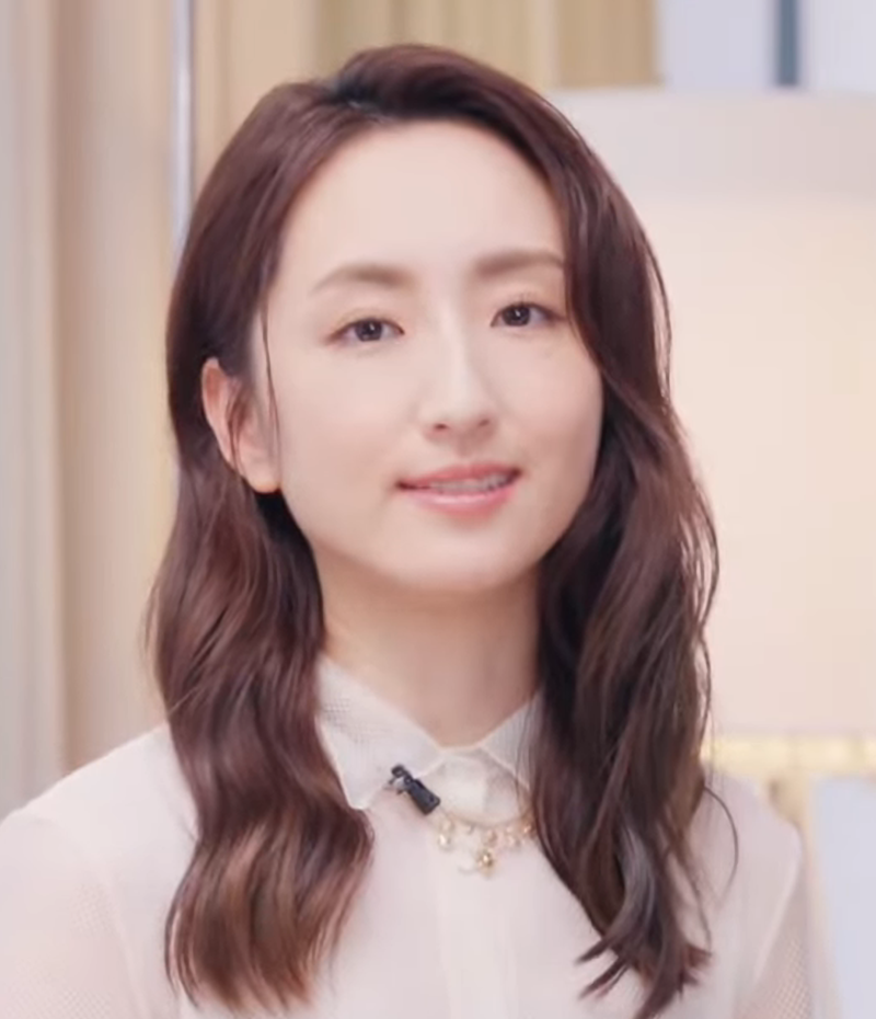 File:ELLE DIOR 能量大使－柯佳嬿 (cropped).png - Wikipedia