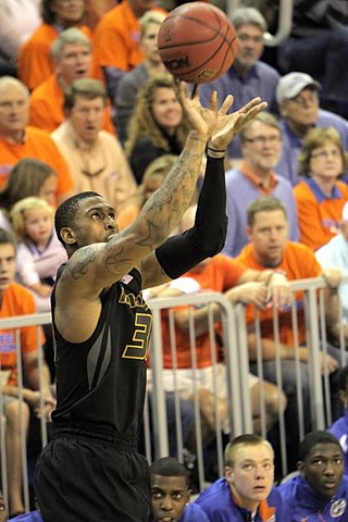 <span class="mw-page-title-main">Earnest Ross</span> American basketball player