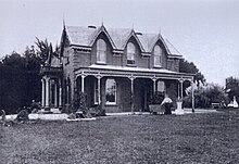 Earnscliffe, aka the Williamson House, was a Victorian manor constructed in 1882 Earnscliff House in the 1890s.jpg