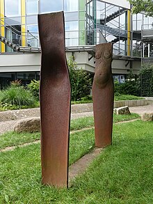 Sculpture en fonte, rencontre.  2002. Par Matthias Eder.  Christ Church Rheinfelden (Baden)