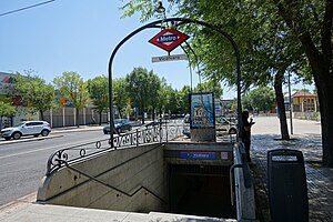 Entrada Metro Vicálvaro (Madrid, 2019).jpg