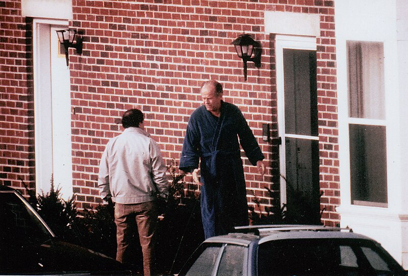 File:FBI surveillance photograph of James J. Bulger (r.) and Stephen Flemmi (l.).jpg