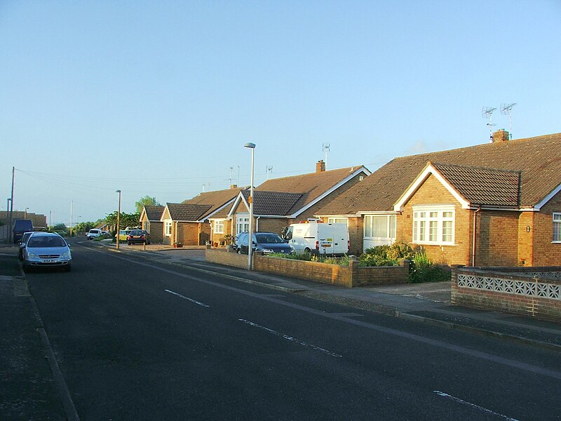 File:Finwell Road, Rainham - geograph.org.uk - 4506281.jpg