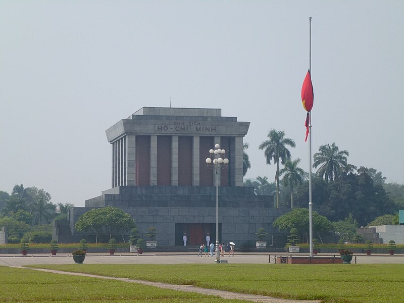 File:Flag flown half-staff at the Ho Chi Minh Mausoleum for Vo Nguyen Giap's funeral.jpg