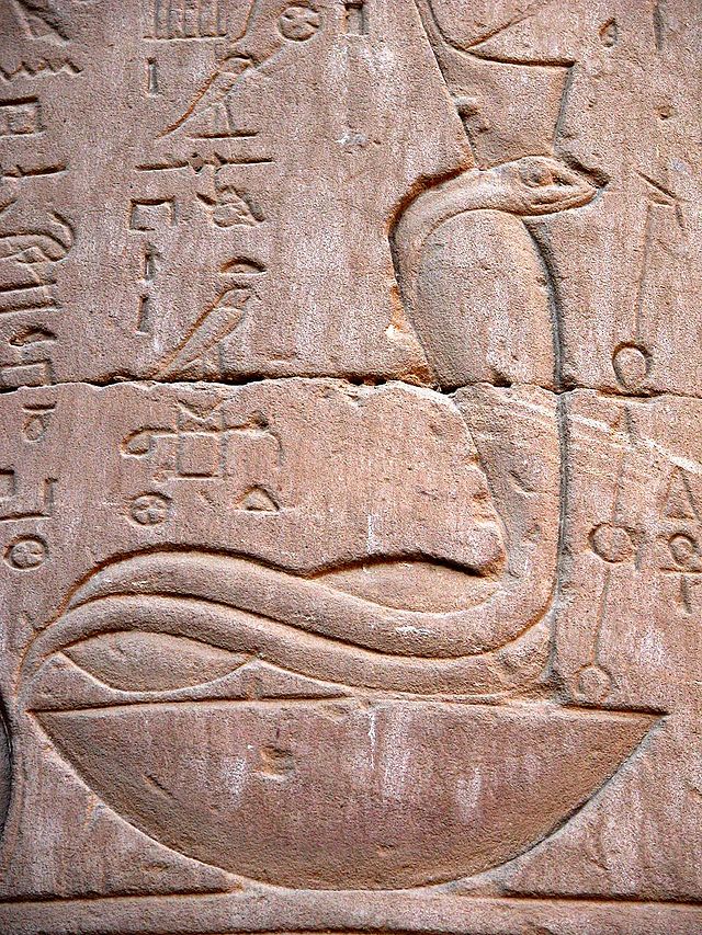 ウアジェト古代エジプト壁ミラー（鏡）コブラ彫刻壁 突き出し燭台彫像