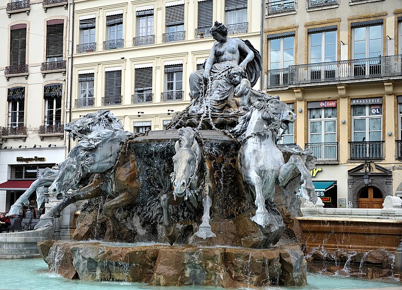 File:Fontaine Bartholdi Place des Terreaux Lyon.jpg