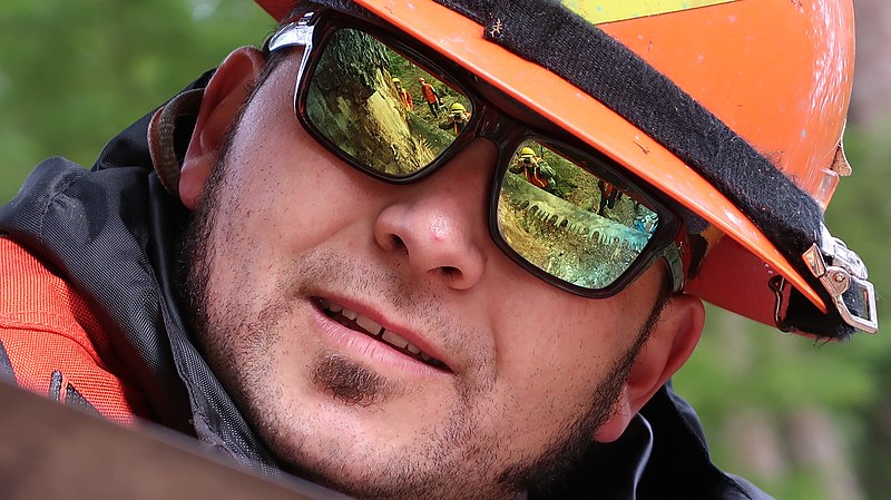 File:Forester Jermey Padilla from Wrangell using the cross cut saw during Traditional Tools Training, Tongass NF, Juneau Ranger District, 20180911-FS-Tongass-RJW-007.jpg