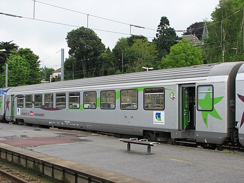 Voiture Corail Basse-Normandie, en gare de Cherbourg (2008).
