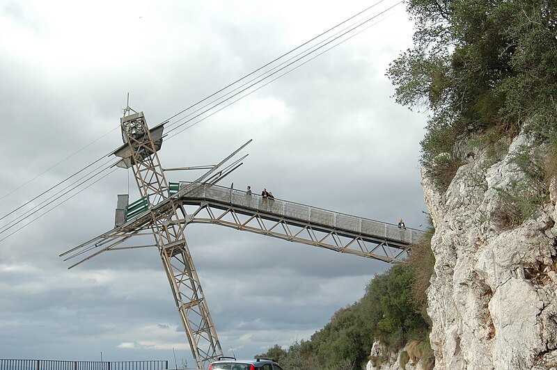 File:Gibraltar Cable Car 01.JPG