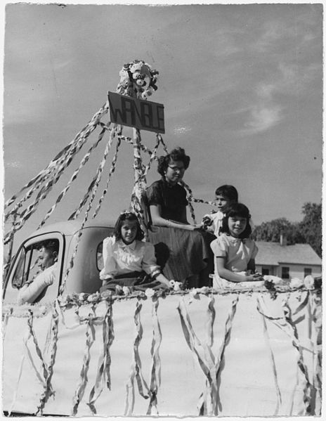 File:Girls on a parade float - NARA - 285499.jpg