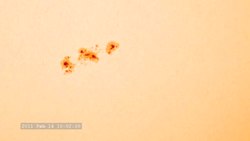 ಚಿತ್ರ:Growing Sunspots Tracking Closeup - February 2011.ogv