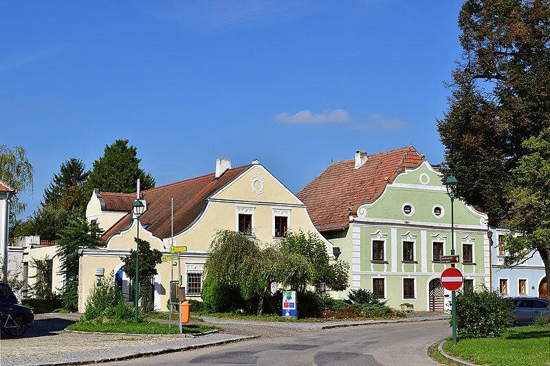 File:Hadersdorf am Kamp - Bürgerhäuser Hauptplatz 3 und 4.jpg