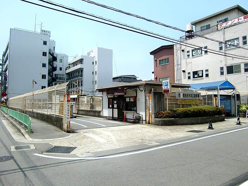 File:Hanku Ibaraki Kita-guchi Parking.JPG