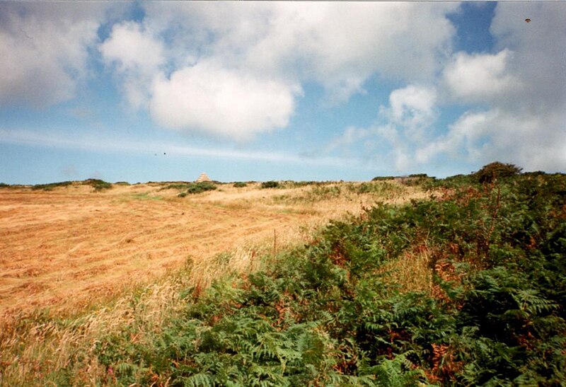 File:Harvested field at Chysauster - geograph.org.uk - 5743540.jpg