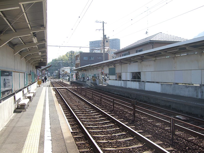 File:Hiroden Kusatsu Sta.02.jpg