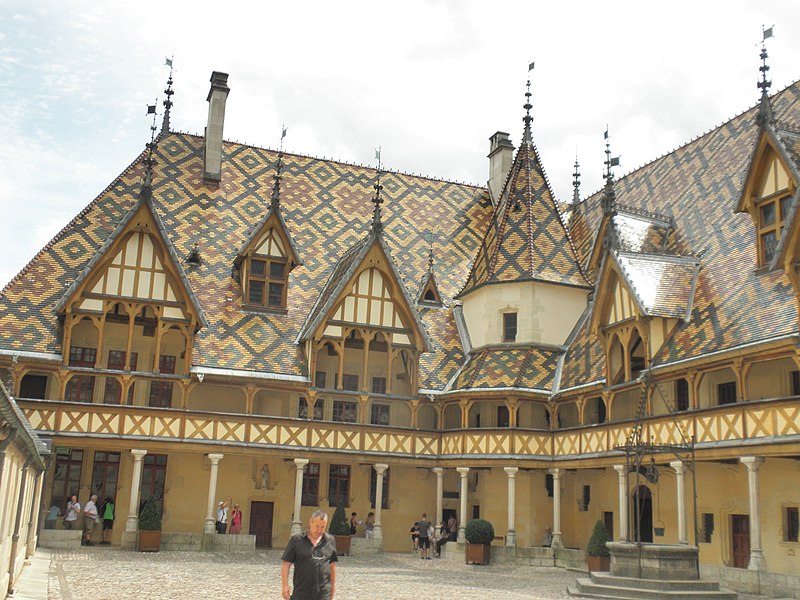 File:Hospice de beaune.JPG