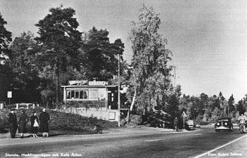 Huddingevägen norrut vid kommungränsen i Stuvsta på 1940-talet