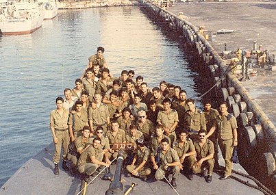 צוות אח"י סער בסיום ההפלגה מאילת דרך תעלת סואץ 1987.