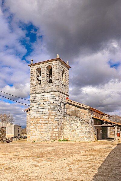 File:Iglesia de Nuestra Señora de las Nieves en Pinedas campanario.jpg