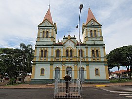Igreja Matriz Nossa Senhora das Dores localizada na região central.