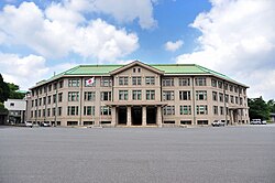 Здание Управления Императорского двора Японии на территории Токийского Императорского дворца.