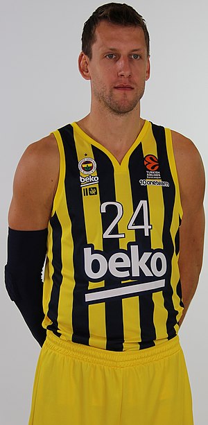 Jan Veselý 24 Fenerbahçe Basketball 20210913 (1) (cropped).jpg