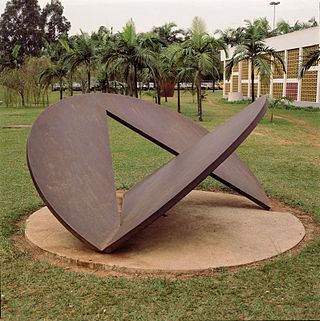 <span class="mw-page-title-main">Amílcar de Castro</span> Brazilian sculptor, graphic designer, and artist (1920–2002)